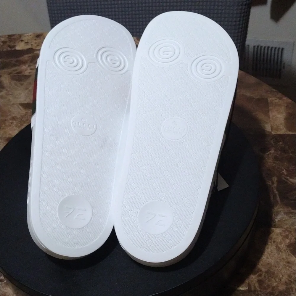 Gucci Slides - Picture 12 of 16